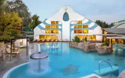 Hévíz: NaturMed Hotel Carbona **** s polpenziou/plnou penziou a neobmedzeným termálnym wellness + masáž
