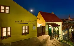 Třebíč 1 km od aquaparku v Hoteli Joseph 1699 **** s raňajkami a historickou prehliadkou +  welcome drink
