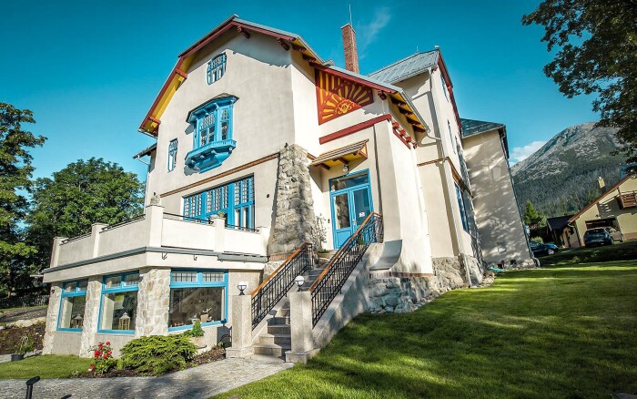 Vysoké Tatry: Vila Lavína s bufetovými raňajkami, wellness so saunami a vonkajšou vírivkou s výhľadom na hory