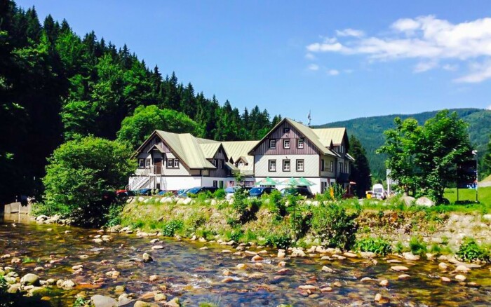 Krkonoše: Špindlerův Mlýn blízko aquaparku v Hoteli Hradec *** s raňajkami či polpenziou + wellness a vírivka