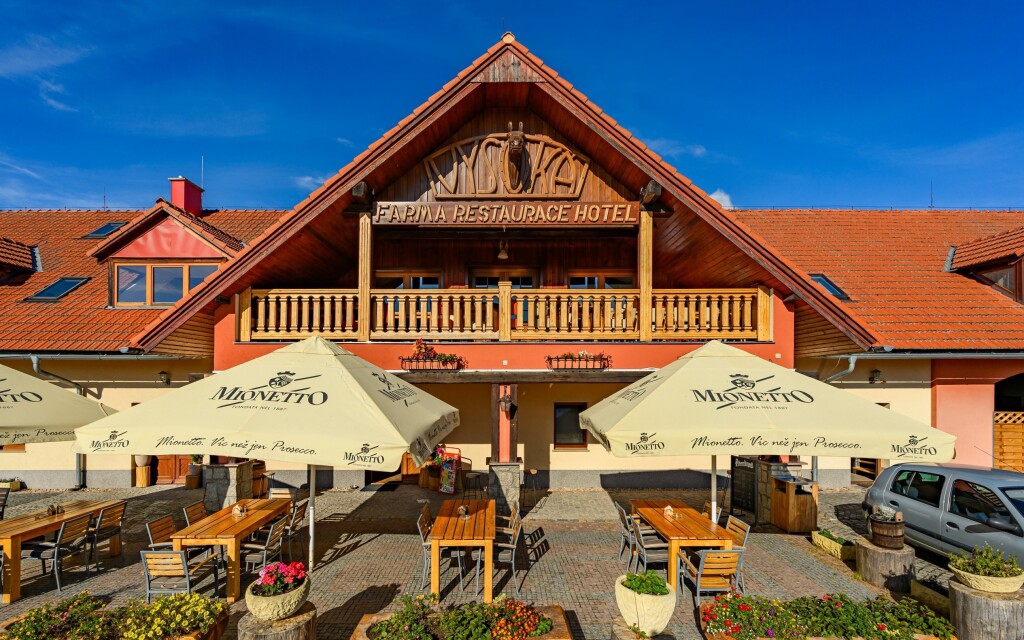 Hotel Farma Vysoká *** sa nachádza neďaleko Jizerských hôr