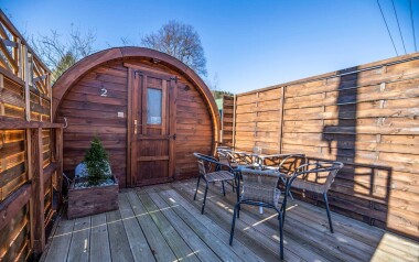 Jeseníky v obytnom sude: Penzión Stonožka s polpenziou, bazénom a privátnou saunou či vírivkou + pivný kúpeľ