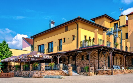 Hotel Ľudový dom ***, vinárska obec Bzenec, Slovácko