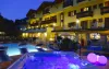 Nočný bazén a vírivka, Alle Dolomiti Boutique Lake Hotel ****, Molveno
