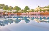 Bazén s ležadlami, Hartl's Parkhotel Bad Griesbach **** superior, Bad Griesbach, Nemecko