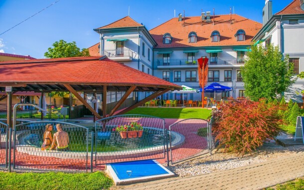 Vonkajšie bazény, Hotel Kamilla ****, Maďarsko