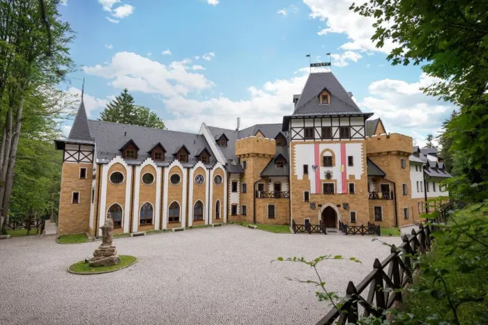 Zámek Lužec Spa ****