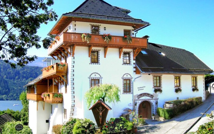 Hotel Pension Staudacher Hof ***