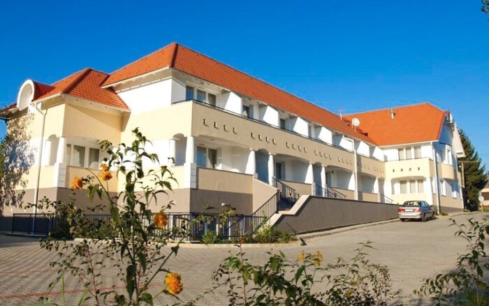 Triász Aparthotel ***